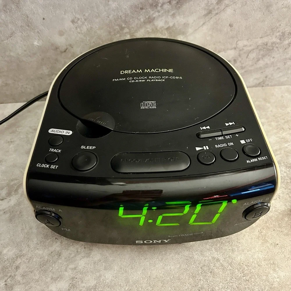 VIDEO! SONY Dream Machine ICF-CD815 CD Player Dual Alarm Clock FM/AM Radio Works
